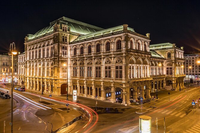 3 hour private tour in Vienna with private car - Ringstrasse pairs: Kunsthistorisches and Natural History Museum area