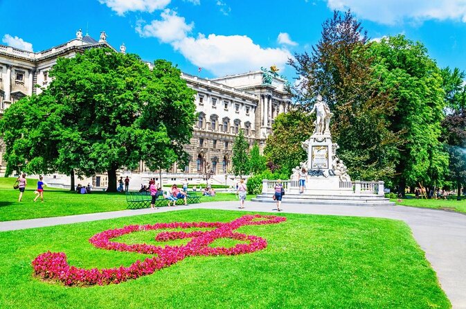 A box for a romantic walk in the city center of Vienna - Key points before you go
