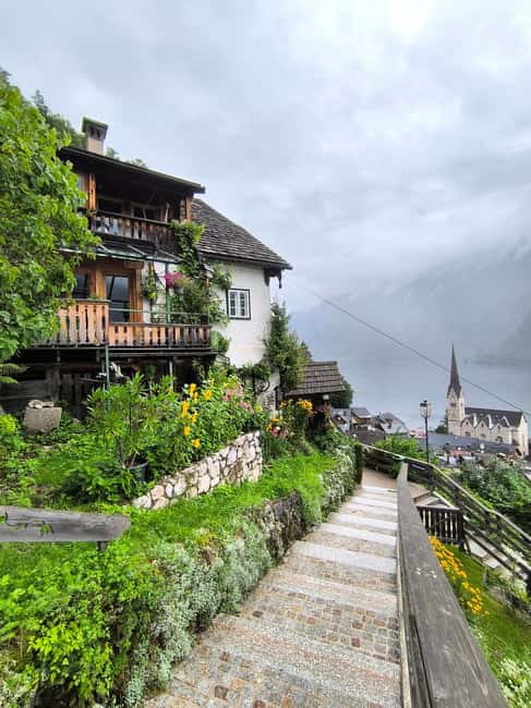 Alpine Beauty & Fairytale Towns: Hallstatt & Salzburg Tour - Hallstatt Lakefront Walking Time: What to Aim For in 2 Hours