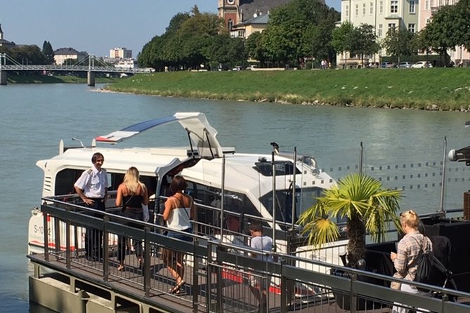 Amphibious Splash Tour on the water & on the land in Salzburg - Cruise out of the Salzach at Müllnersteg, then the first mode switch