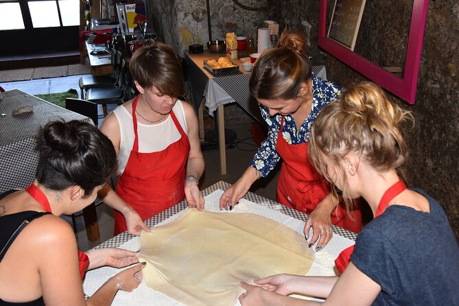 Apple Strudel & Prezel Cooking Class incl. Dinner & Music - Salzburger pretzels: shaping and salting the way your hands learn fast
