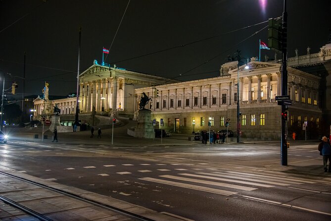 Big Bus Panoramic Live-Guided Evening Tour - Stop 1: Vienna State Opera, the Ring Road landmark, and what to look for