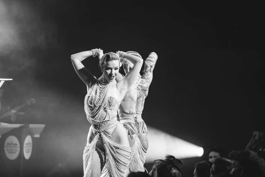 Burlesque Dinner Club in Vienna - The burlesque and live jazz pairing: where the energy comes from