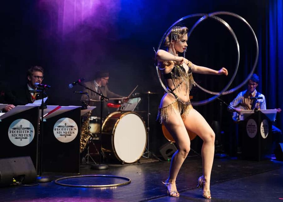 Burlesque Dinner Club in Vienna - The night’s flow: dinner, two show parts, then the dance floor