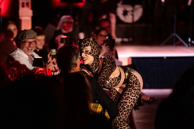 Burlesque Spectacular Dinner Show - Language matters: an all-English show you can follow without effort