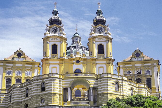 Cesky Krumlov and Wachau Danube Valley Tour from Vienna - Český Krumlov Guided Tour: UNESCO Streets, Castle, and Garden Time