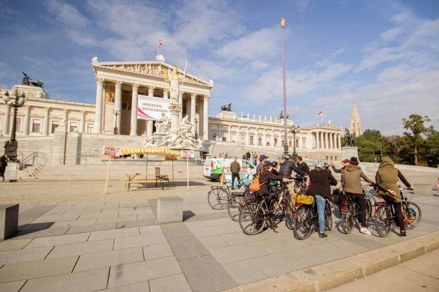 Classic Vienna: 3-Hour Guided Bike Tour - Hofburg and Heldenplatz: switching from public buildings to imperial scale