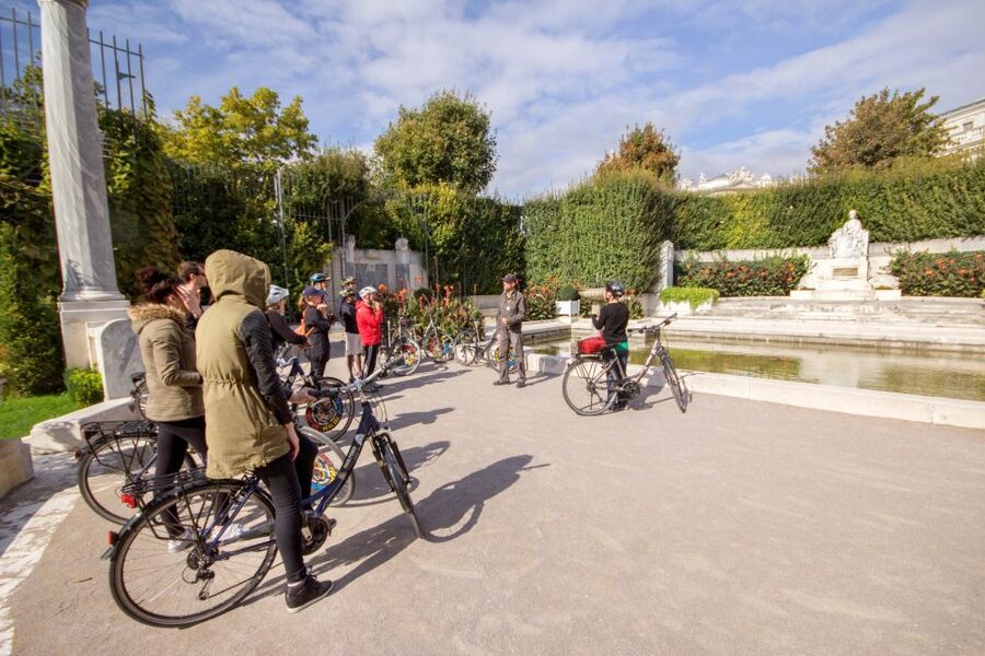 Classic Vienna: 3-Hour Guided Bike Tour - Hundertwasserhaus stop: when Vienna gets playful