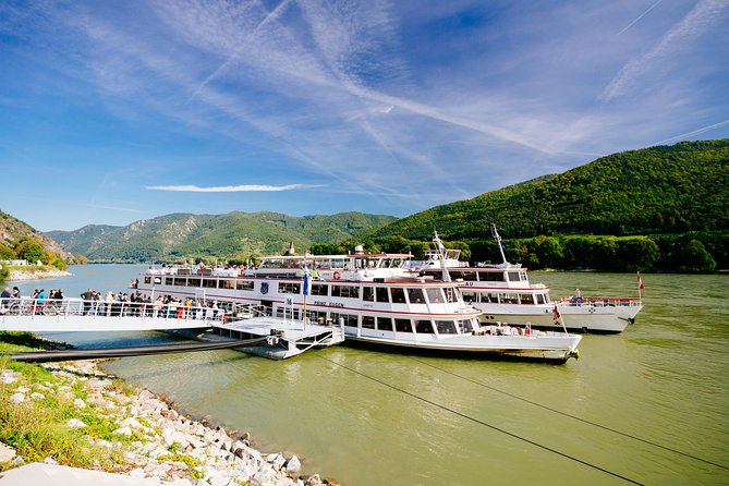 Danube Valley Day Trip from Vienna - Morning in Vienna: the Operngasse start and what to expect