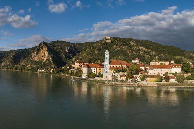 Danube Valley Private Tour with Melk Abbey Skip-the-Line Access from Vienna - Dürnstein: Richard the Lionheart, the blue tower area, and time to wander