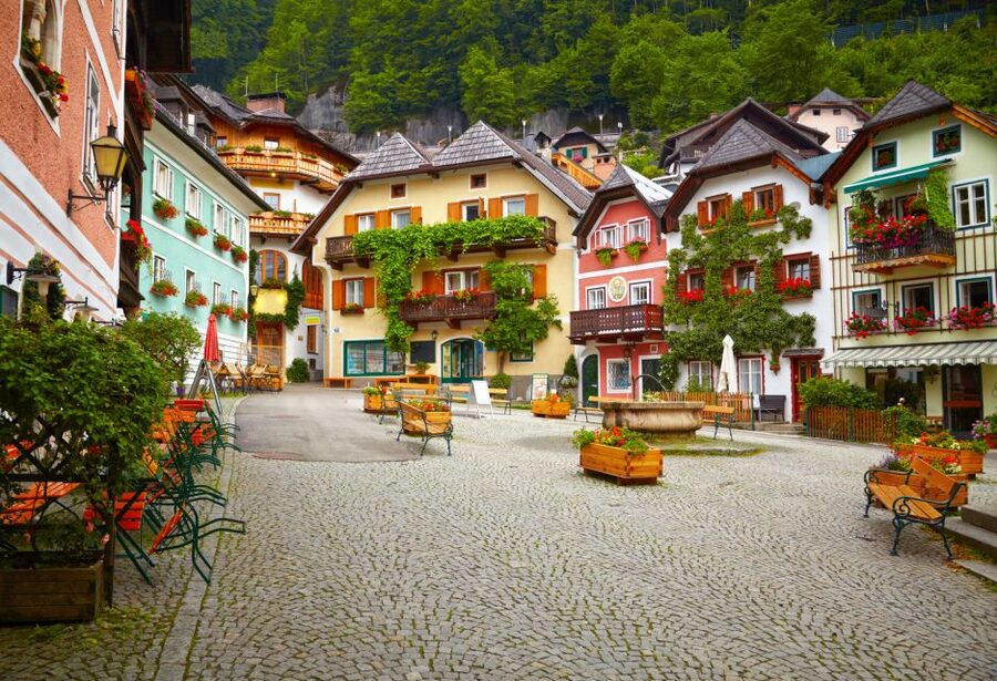 From Salzburg: Private Tour of Hallstatt - Gosausee and the Dachstein glacier stop, the dramatic return payoff