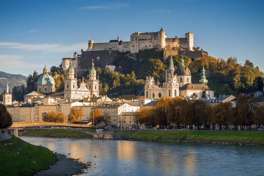From Vienna: private day trip to Hallstatt and Salzburg - Salzburg in 2 hours: Mozart, baroque buildings, and your best walking strategy
