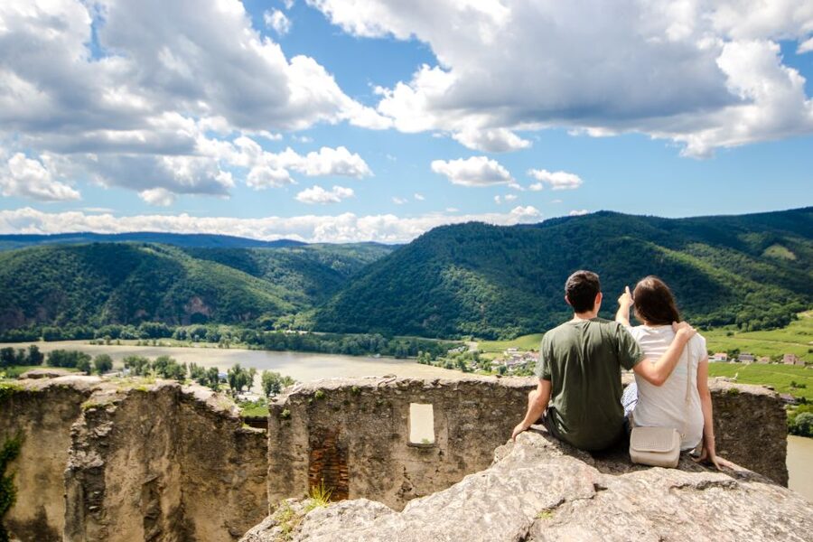 From Vienna: Wachau Valley Day Tour with Wine Tasting - Weißenkirchen lunch time: use it to refuel, not to overplan