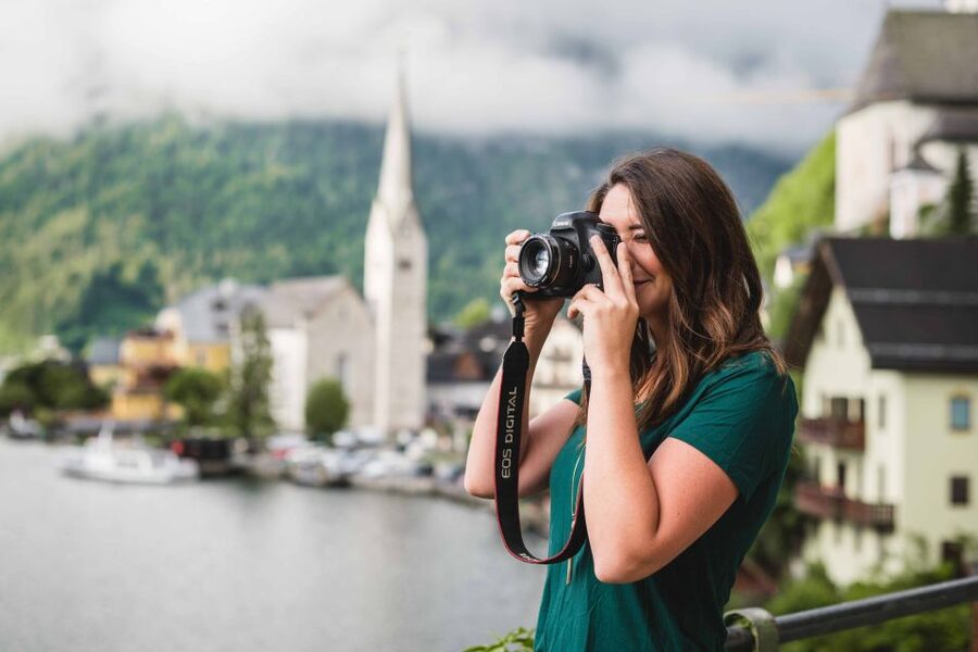 Hallstatt: 2-Hour Guided Walking Tour with Photographer - Oberer Weg: Quiet Rooftop Views With Less Stress