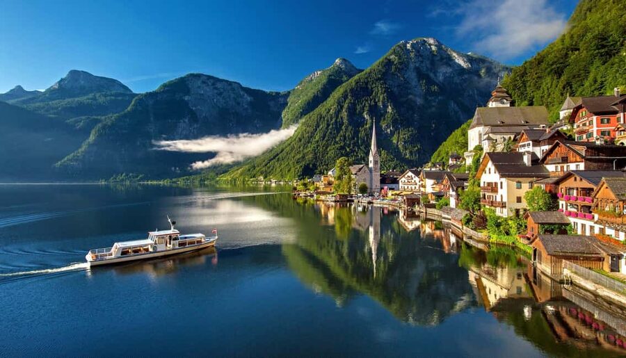 Hallstatt Highlights Day Trip from Salzburg with St. Gilgen - St. Gilgen First: A Calm 15 Minutes by Lake Wolfgang