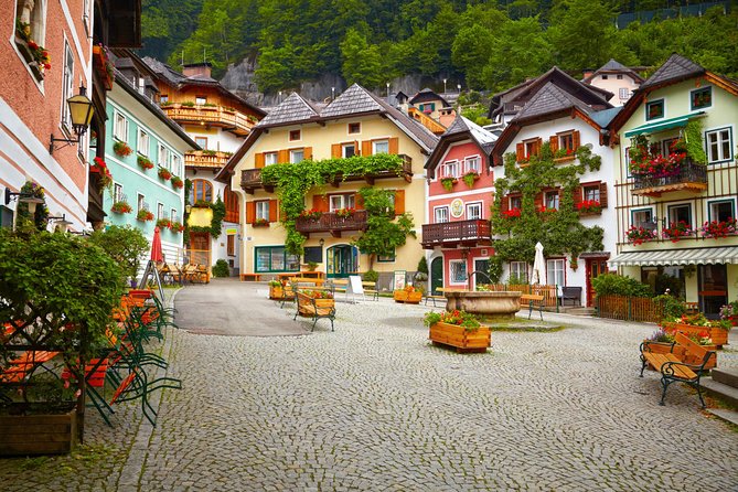 Hallstatt Tour with Visit of the 5fingers Viewing Platform or the Salt Mine - Morning drive: lake stops that make the day feel longer (in a good way)