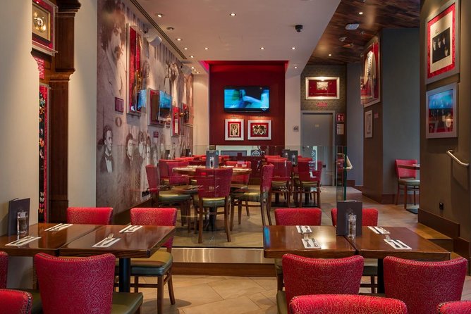Hard Rock Cafe Vienna with Set Menu for Lunch or Dinner - Priority seating at Rotenturmstraße 25: skip the hassle, not the experience