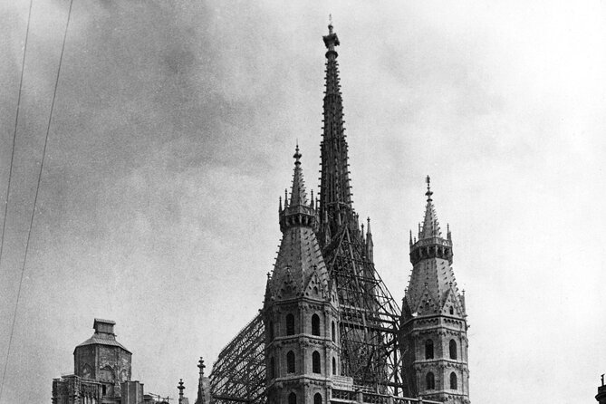 Historical Hitler Walking Tour of Vienna - Heldenplatz and the 1938 speech that became a symbol