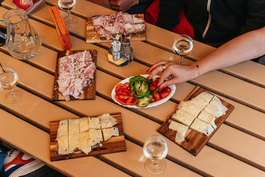 Hungry in Vienna? A Food Lover’s Coffee & Market Walk - The day’s rhythm: walking distance, transit, and why pacing matters