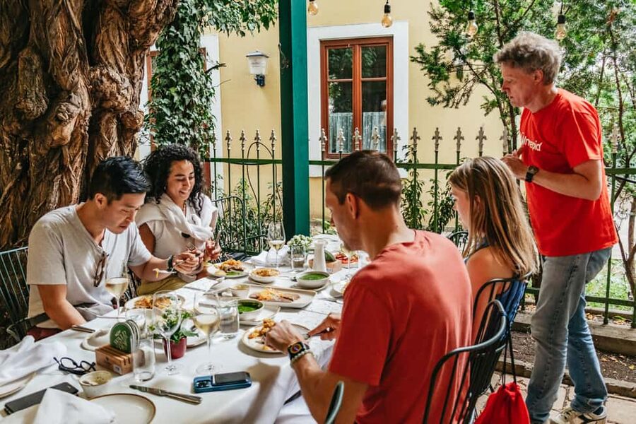 Hungry in Vienna? A Food Lover’s Coffee & Market Walk - The strudel-and-coffee start isn’t just cute, it sets up your whole tasting day