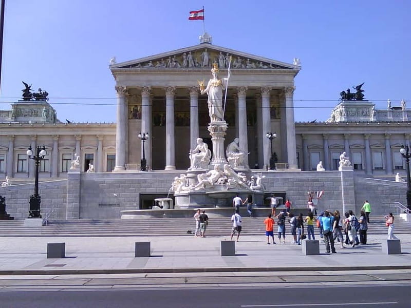Imperial Vienna: Full-Day Tour from Budapest - Guided Walking Through the Center: Museum Quarter, Hofburg, and Kärtner Strasse