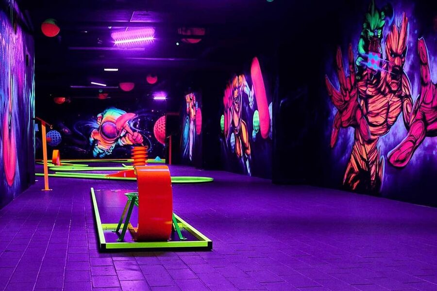 Innsbruck: 3D Mini Golf with Dazzling Light Effects - The UV light and 3D murals, what you should look for