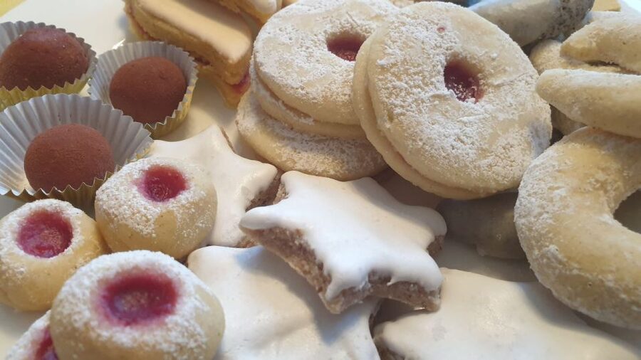 Innsbruck: Christmas Tour with a licensed guide - A 90-minute Christmas Markets route that actually makes sense
