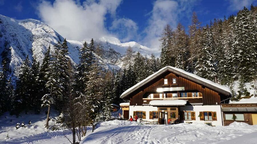 Innsbruck: Snowshoe Tours with Tyrolean Guide Transfer inkl. - Meet in Innsbruck and Let the Transfer Handle the Winter Math