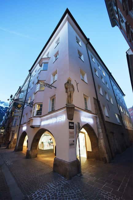 Innsbruck: Swarovski Exclusive Guided Tour with Drink & Gift - The flow of the 30-minute guided tour on two floors