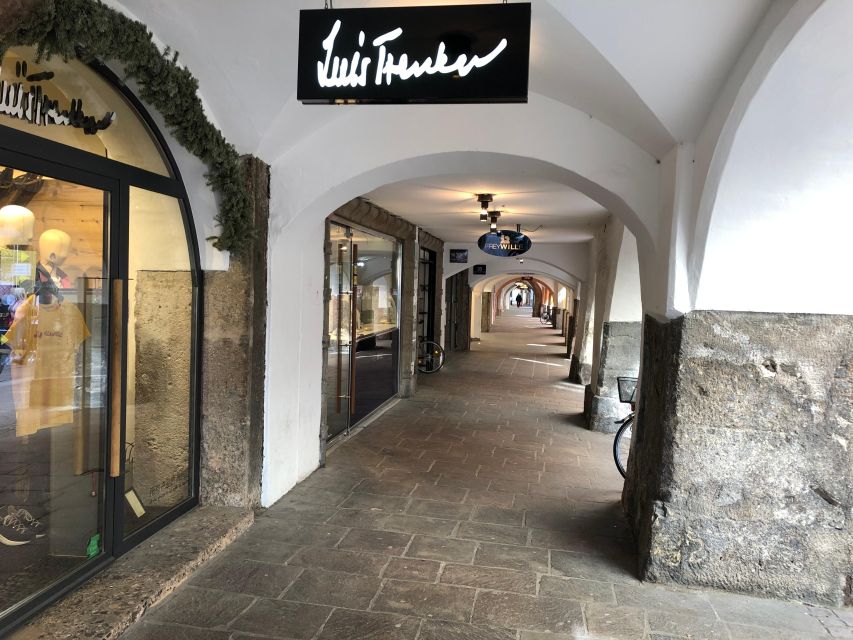 Innsbruck - "Welcome Tour" by Per Pedes. Guided City Tour. - Into the medieval old town: narrow streets and real city life