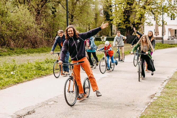 Kickbike Tour - discovering the city in a fun and active way - Stop 4: Salzburger Altstadt, seeing the old town without the shuffle