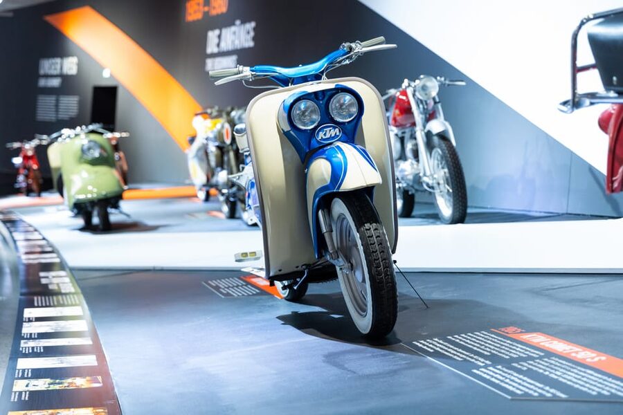 KTM Motohall: Day Ticket - Heroes Floor: the 360-degree video of KTM riders