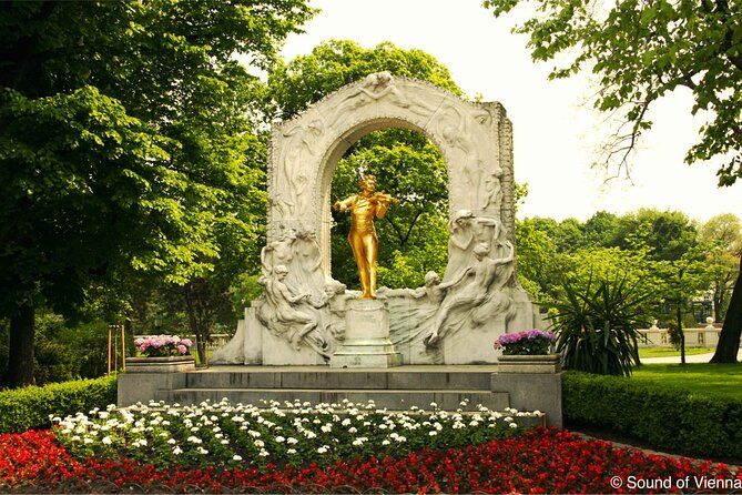 Kursalon Vienna: Strauss and Mozart Concert With Dinner - VIP upgrade: front-row seats, sparkling wine, and the take-home CD