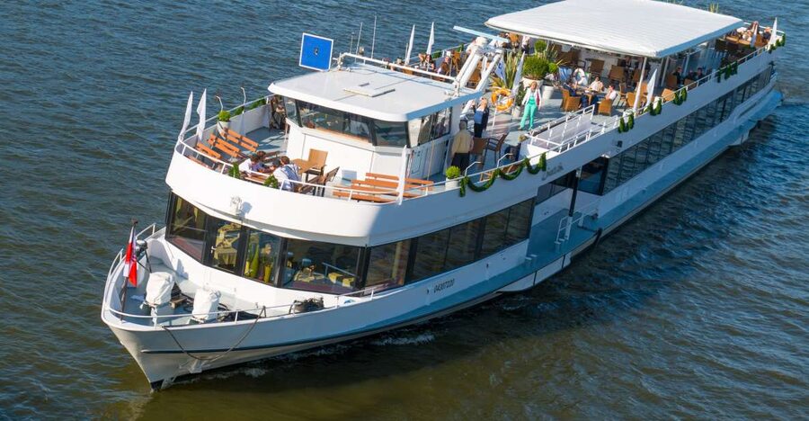 Linz: Harbor Cruise - The Short Turn Into the Shipyard Harbor: Why That Detour is Worth It