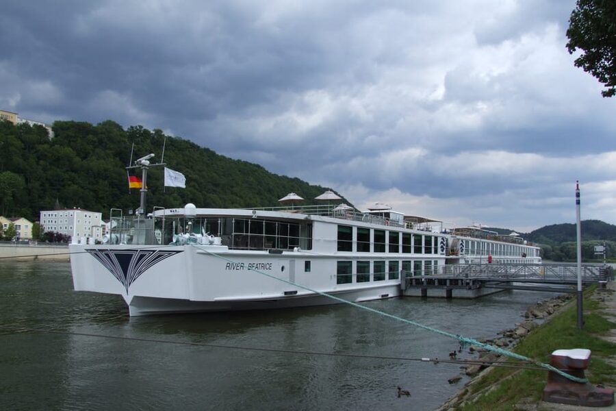 Linz: Private Day Trip to Cesky Krumlov - The castle on the rock, Baroque garden, and the long-bridge views