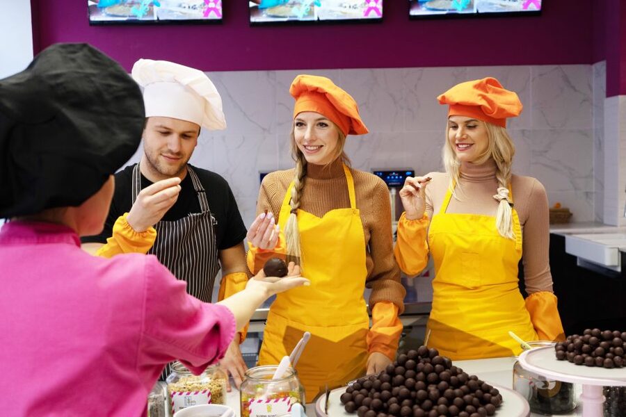 Mozart Kugel Workshop - Mozart Kugel by hand at the Chocolate Museum Vienna
