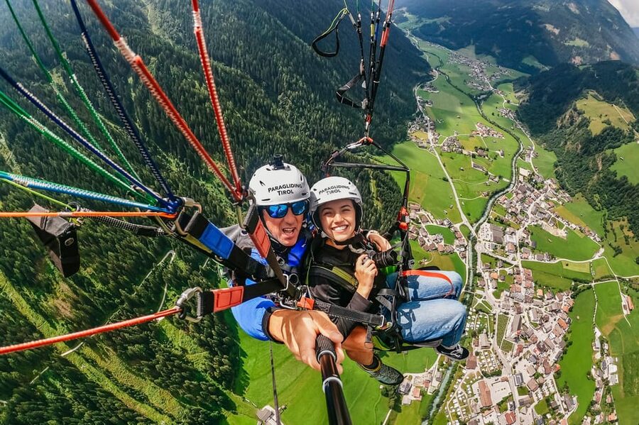 Neustift im Stubaital: Tandem Paragliding Flight - What you will do in the air (and what it feels like)