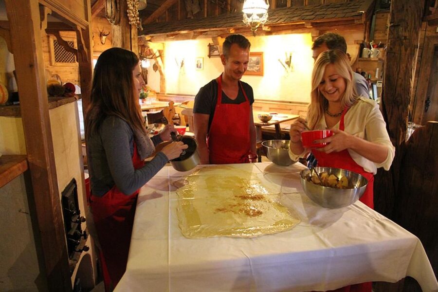 Original Sound of Music Tour & Edelweiss Cooking Class - Edelweiss apple strudel class: bake your crisp, Austrian-style dessert