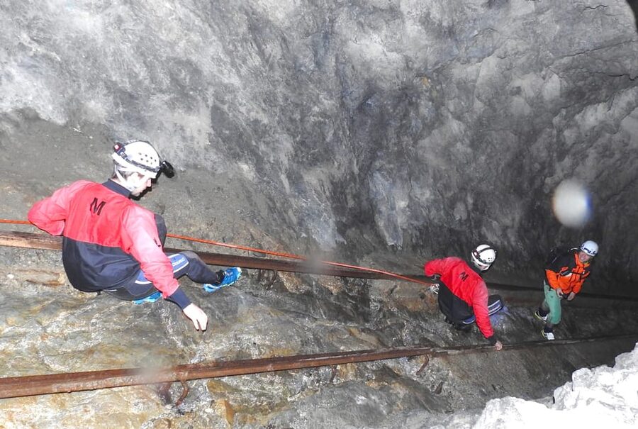 Ötztal: Guided Cave Tour for Beginners - A beginner cave tour in the Ötztal that stays hands-on