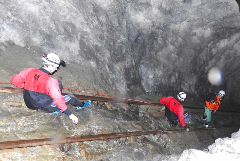 Ötztal: Guided Cave Tour for Beginners - What the 3-hour schedule feels like, from minibus to pool