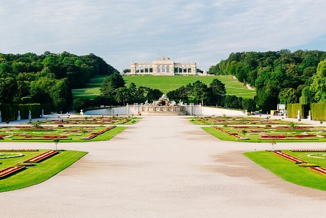 Panoramabahn Schoenbrunn - Comfort, mobility, and who the train really helps