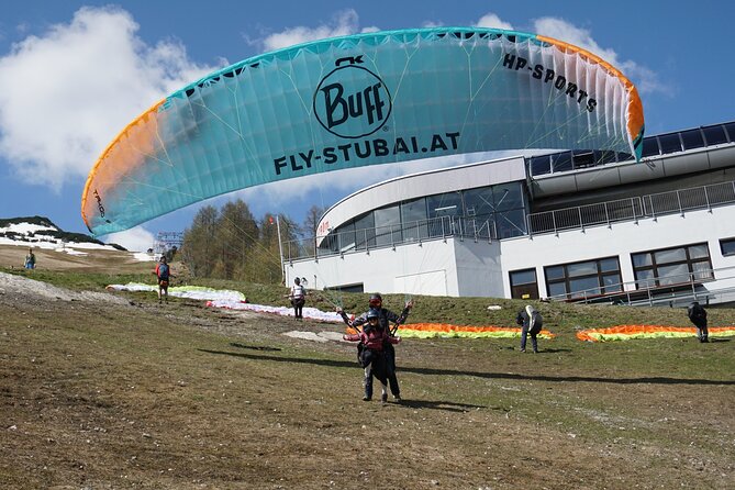 Paragliding adventure in Neustift im Stubaital - What the flight feels like: 10 to 18 minutes of pure Alps perspective