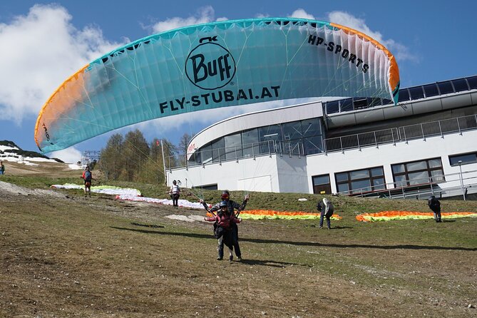 Paragliding in the morning - Landing in a Wide Meadow: Relaxed Finale, Not a Jolt