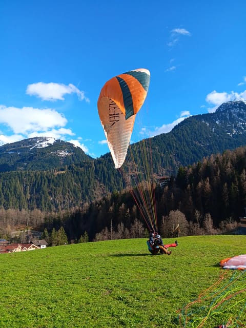 Paragliding Tandem Flight - In the sky with Jennie and Herbert: what the flight feels like