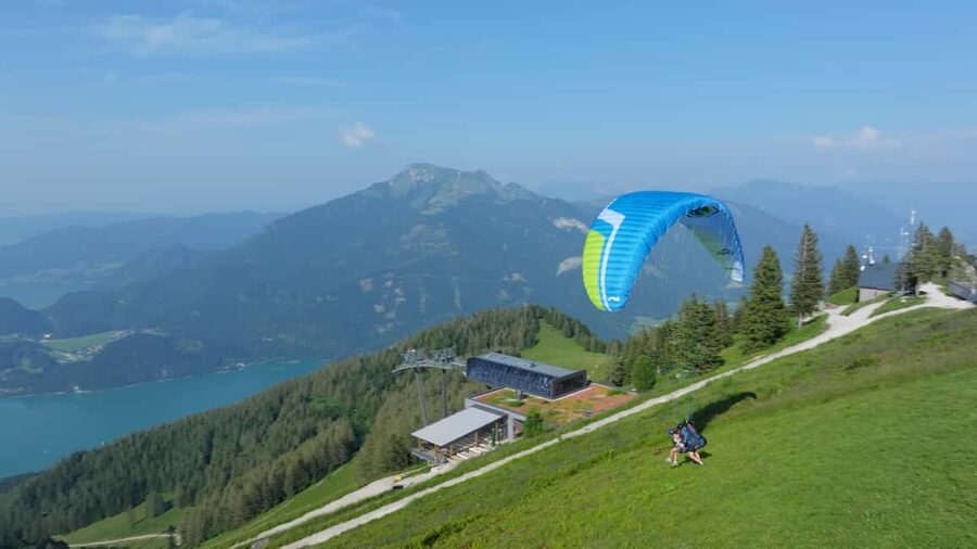 Paragliding Tandem in Salzkammergut / Sound of Music Flight - Getting ready for takeoff: safety gear and the 900 m change