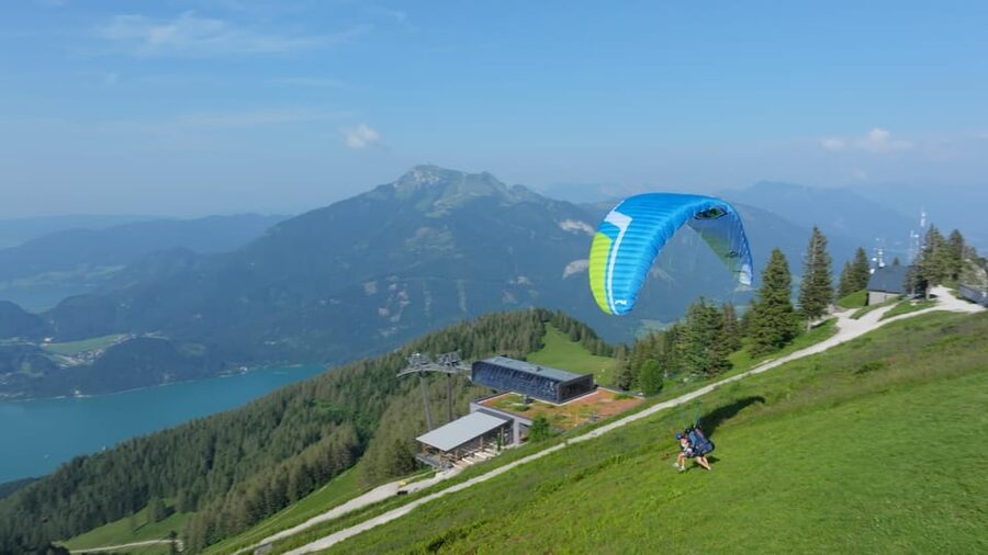 Paragliding Tandem in Salzkammergut / Sound of Music Flight - Meet your tandem pilot: communication matters in the air