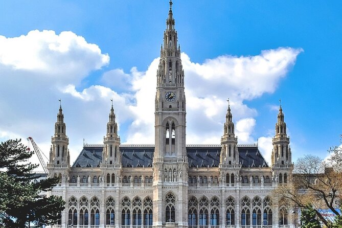 PrivaeTransfer from Vienna to Salzburg with sightseeing stop - Pickup in Schwechat, Hotel, or Airport Arrival Hall