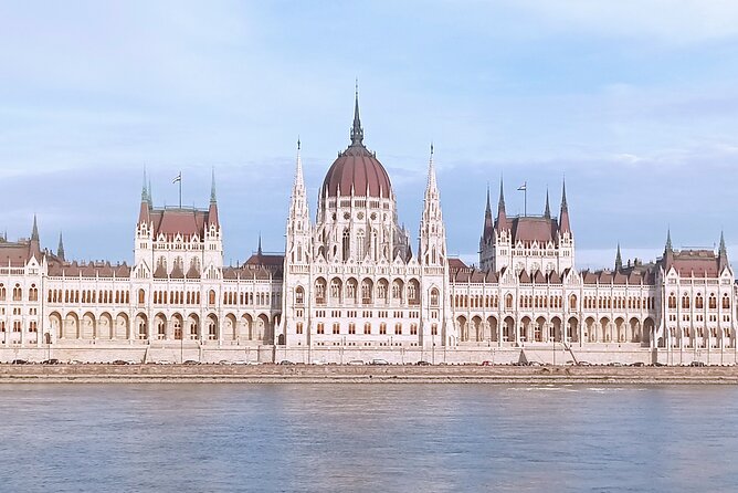 Private car or minivan transfer from Budapest to Vienna or back. - The car setup: space for groups, plus comfort extras