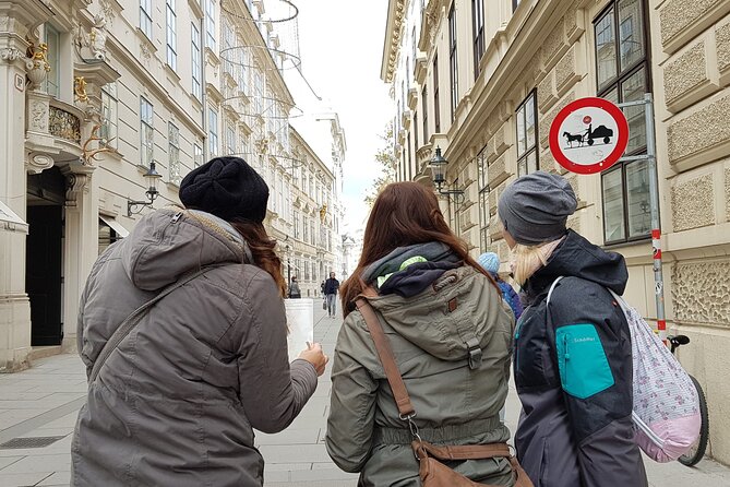 Private City Discovery walk - Historical Treasure hunt - Host and Guide Dynamics: Why the Early Coaching Helps