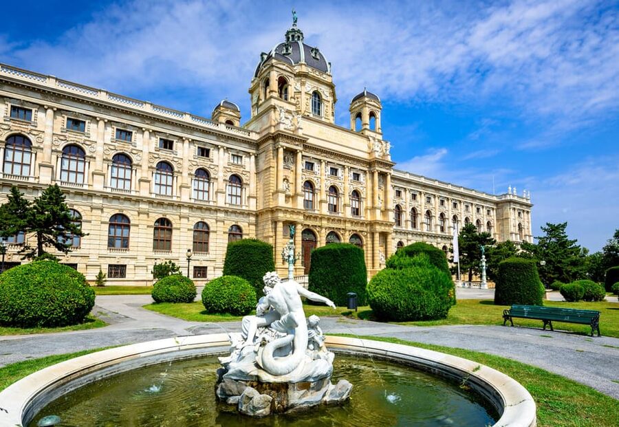 Private day trip from Budapest to Vienna and back - How the vehicle size affects your comfort